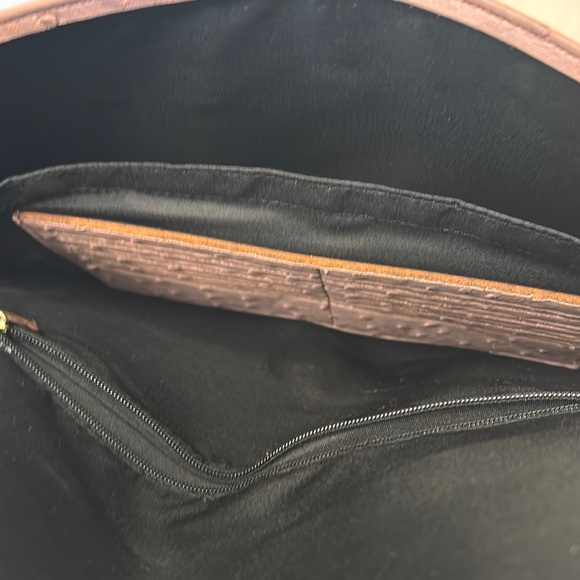 Beautiful Light Mauve (ostrich) Textured Leather Clutch with snaps and Wristlet - Picture 3 of 7